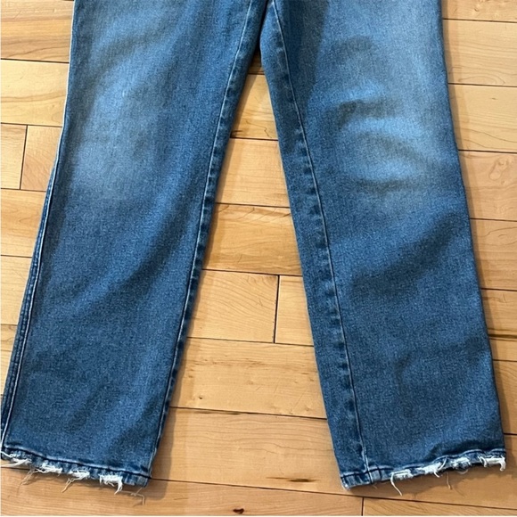 Good American Good Curve Blue
Straight Leg Jeans size 10/30 - Picture 2 of 10